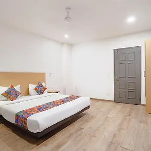 Hotel Fabhotel Royale 49, Noida